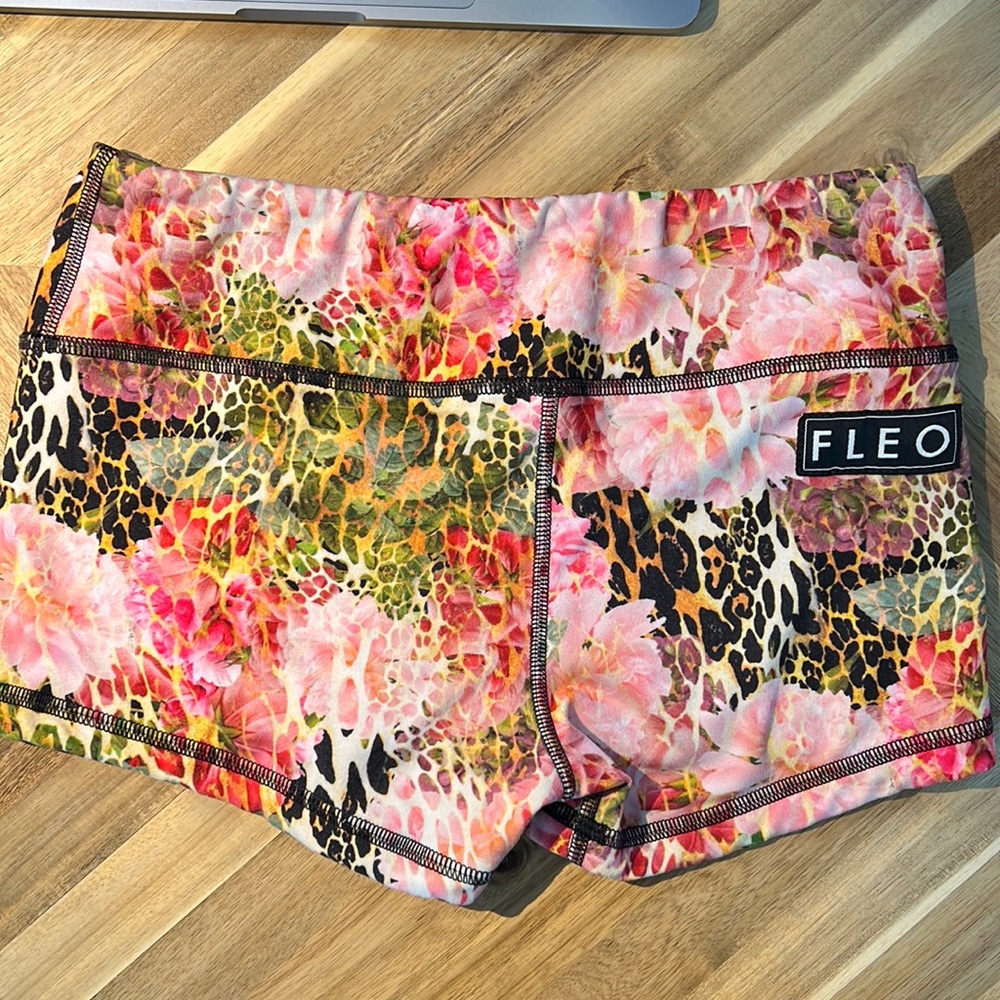 FLEO original rise shorts - leopard rose print - size S